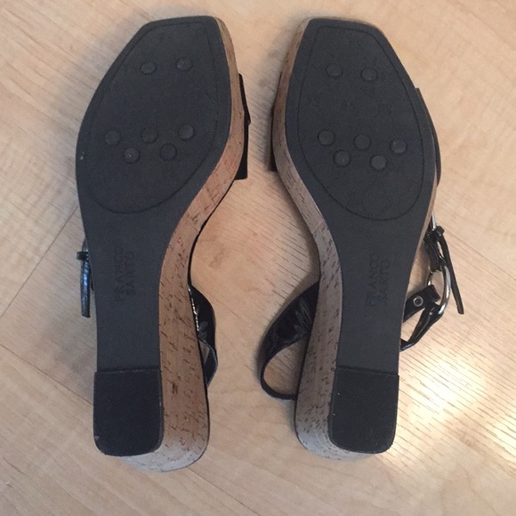 Franco Sarto black patent leather shoes size 71/2. - Picture 4 of 5